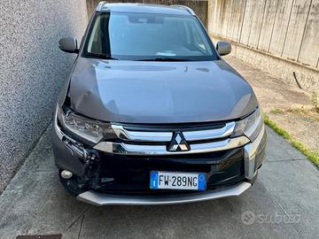 Mitsubishi Outlander 2.2 DI-D 4WD Instyle Plus SDA
