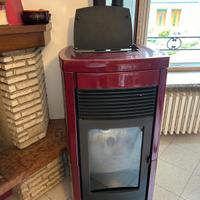 
Stufa a pellet MCZ canalizzata 10 kW - Modello EG