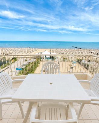 Fronte mare primo piano spiaggia privata