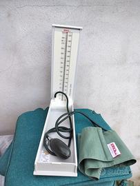 Sfigmomanometro a colonna vintage 