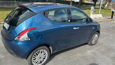 Lancia Ypsilon 1.0 FireFly 5 porte S&S Hybrid Albe