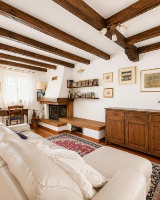 ELEGANTE CASA CON CORTE PRIVATA