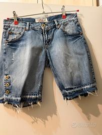 Pantaloncini di jeans al ginocchio Guess