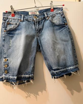 Pantaloncini di jeans al ginocchio Guess