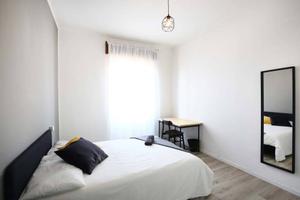 Stanza in appartamento di 74 m² a Modena