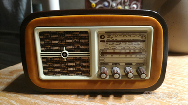 Riproduzione di radio d'epoca