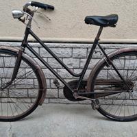 Bicicletta con freni a bacchetta 