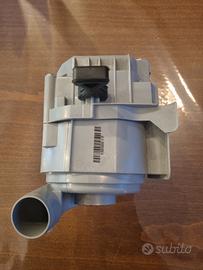 Motore/pompa di circolazione per lavastoviglie.