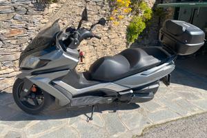 scooter Kymco 300 downtown