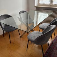 Tavolo vetro e sedie velluto