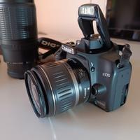 Fotocamera Canon EOS 1000D con due obiettivi
