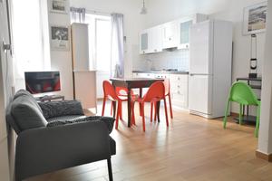 Luminoso trivano in centro