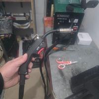 Saldatrice a filo continuo