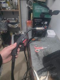 Saldatrice a filo continuo