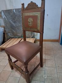 Sedia di noce francese.