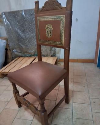 Sedia di noce francese.