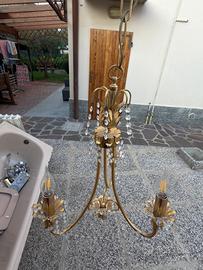 Lampadario vintage dorato a tre luci con pendenti