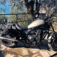 Magnifica Honda CMX 1100 Rebel DCT accessoriata