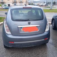 Lancia Ypsilon turbo Multijet anno 2007 marciante