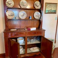 Credenza inglese con piattaia in mogano.