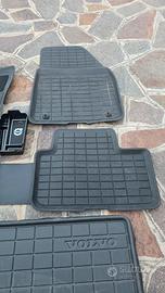 tappetini piu vasca in gomma originali  volvo xc40