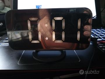 Orologio-Sveglia-Carica-USB