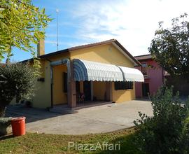 Casa singola con annesso rustico e cubatura per am