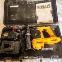 Martello rotativo DeWALT DC212N