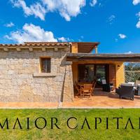 San Teodoro | Villino caposchiera con giardino su