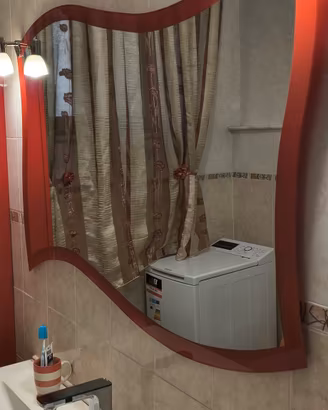 specchio e colonna bagno