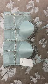 Top azzurro con brillantini | Brillante e trendy