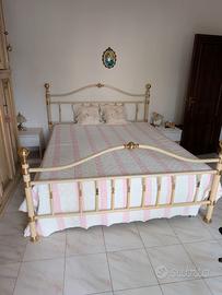 Letto matrimoniale classico vintage crema e ottone