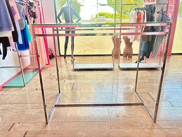 Tavolo stand appenderia negozio