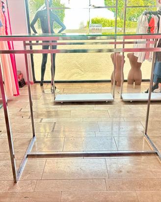 Tavolo stand appenderia negozio