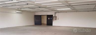 Immobile di 142 m² con 1 locale a Scandicci