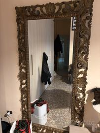 Specchio vintage con cornice in legno stile barocc