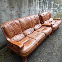 divani in pelle e legno massello