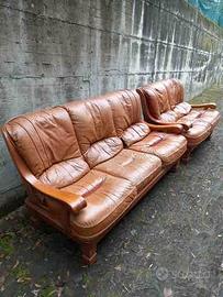 divani in pelle e legno massello