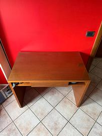Scrivania in legno