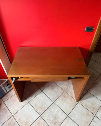 Scrivania in legno
