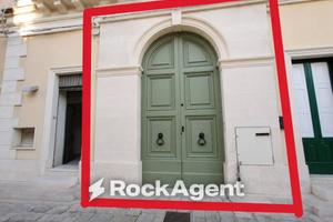 Palazzo / Stabile di 93 m² con 3 locali a Trepuzzi