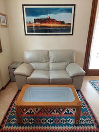 Tavolino da salotto in legno di noce e vetro