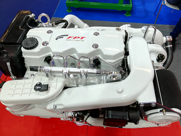 Entrobordo 4 cilindri 250 HP detarabile 52 HP