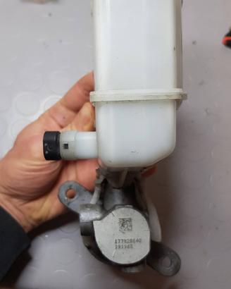 Pompa cilindro freni + vaschetta Lancia Delta