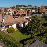 Colonna: villa bifamiliare ampia metratura