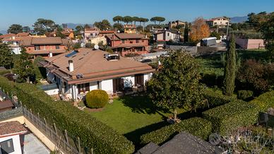 Colonna: villa bifamiliare ampia metratura