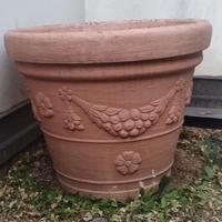 Vaso tondo festonato in resina 