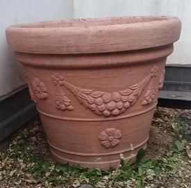 Vaso tondo festonato in resina 