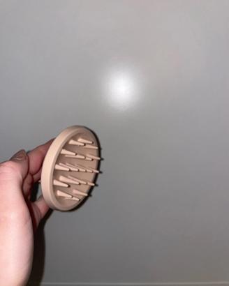 Spazzola massaggiante per cuoio capelluto