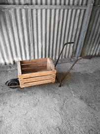 Carriola porta cassetta